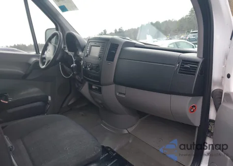 2015 Mercedes-Benz Sprinter 2500 Normal Roof из США, поврежденный, VIN WD3PE7DCXF5997396